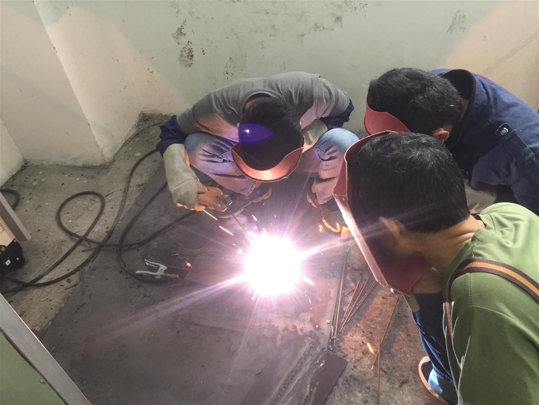 中環(huán)學校 焊工培訓畢業(yè)照